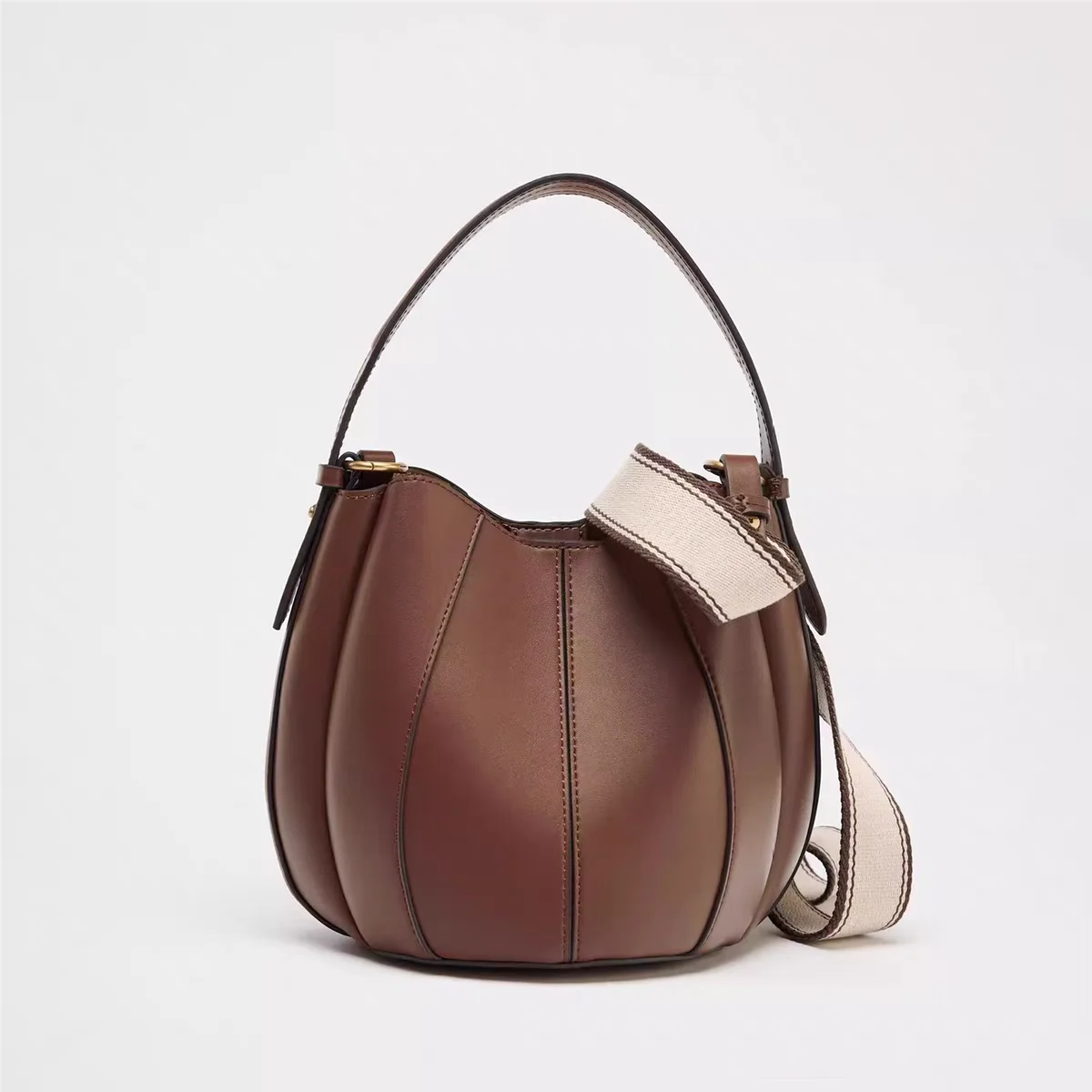 

The New Simple and Fashionable Pumpkin Bucket Bag, Designer Shoulder Bag, Luxury Crossbody Bag, Wallet and Movable Pocket