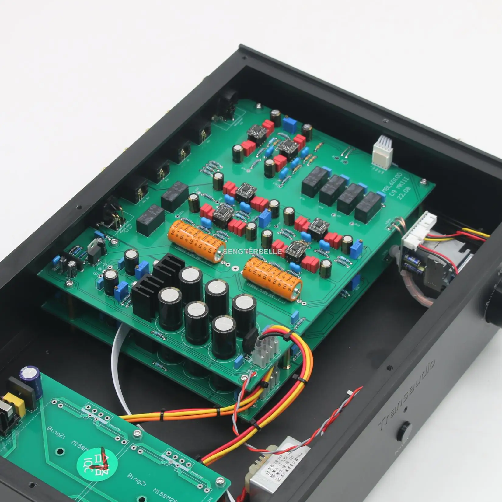 مضخم صوت متوازن للتحكم في مستوى الصوت عن بعد من HiFi MBL6010D Preamp