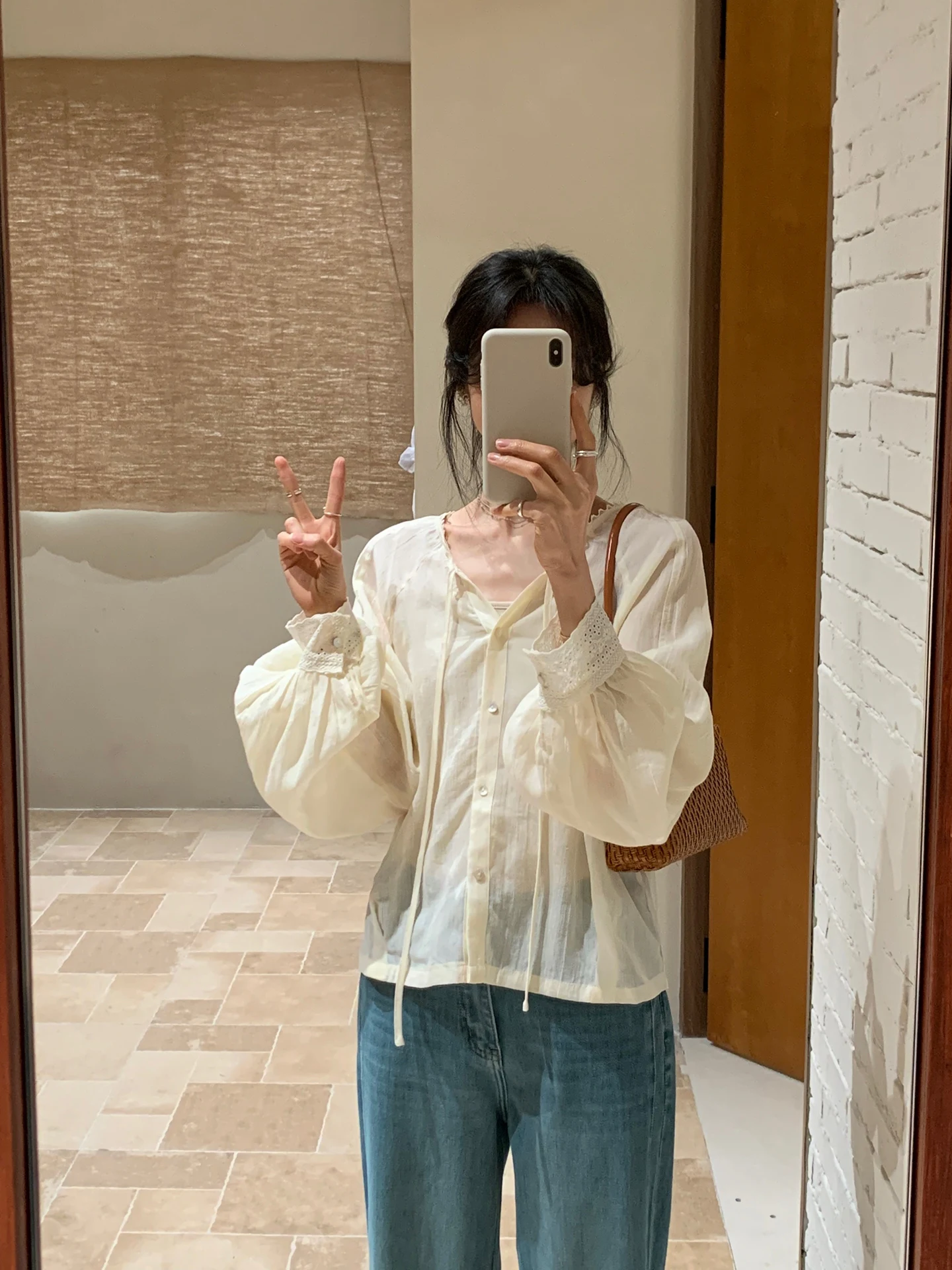 

Женская свободная рубашка BRIVIN в корейском стиле с длинным рукавом, новинка весенней коллекции, молодежный свободный крой, стройнящий эффект, простой топ, цвет мандарин.