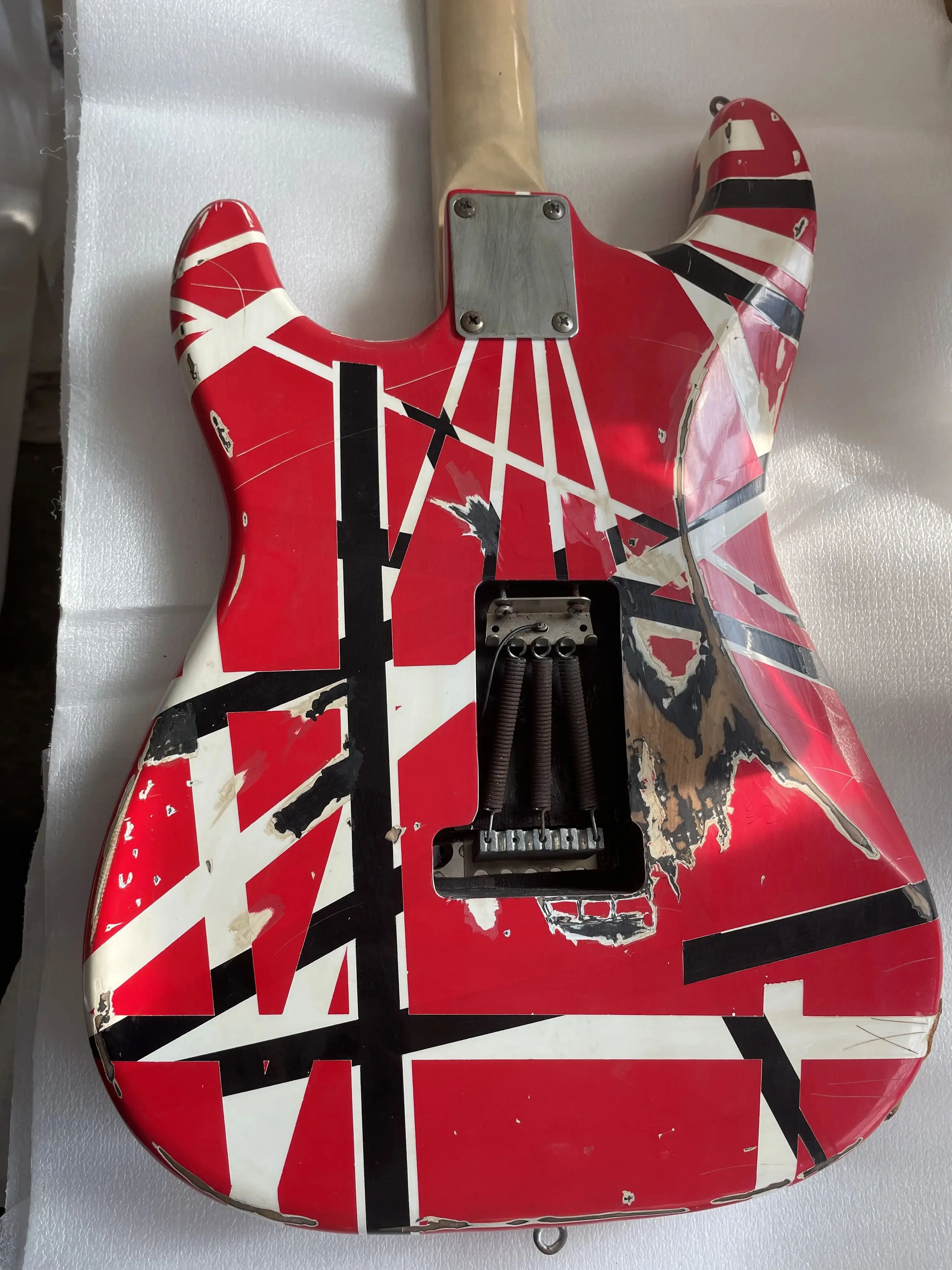 EVH Striped Series Frankie 2023  Red, Black, White  Guitar