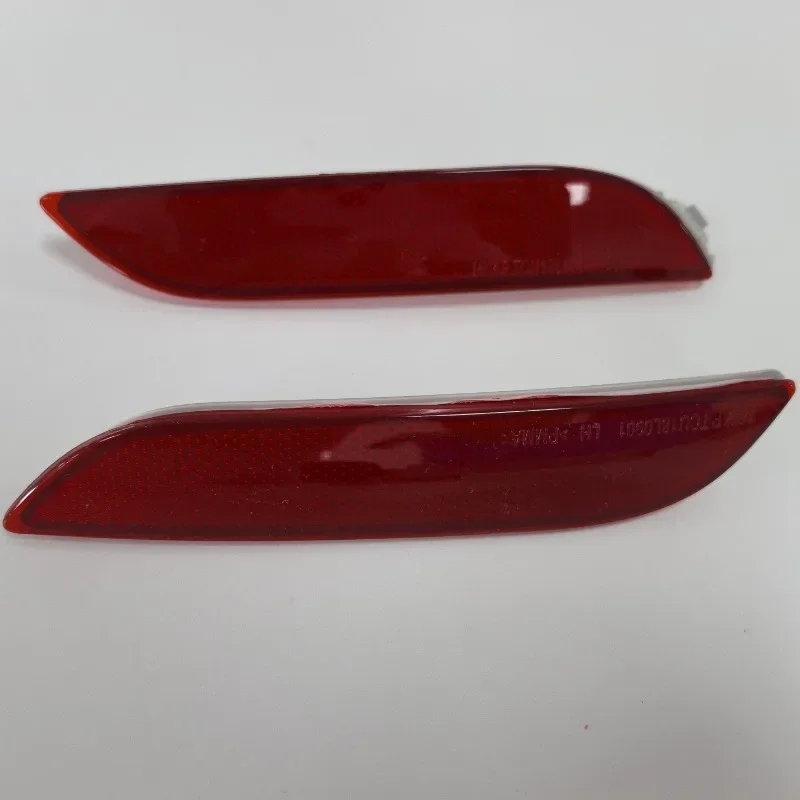 

1 PC 81920-06060/70 81910-06070/80 Rear Bumper Reflector for TOYOTA CAMRY 18-20 LE