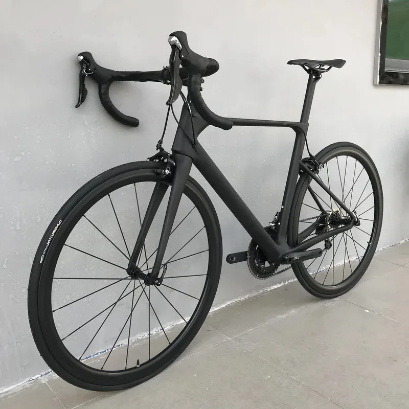 Factory Hot Selling Carbon Road Bike Chinese super Quality R7000/R8000 Groupset 22 Speed  Bicycle for professional racing road b