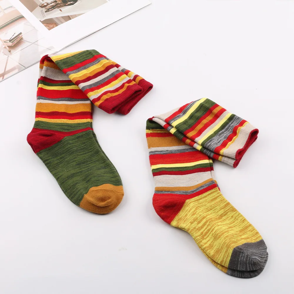 Bunte gestreifte Damenstrümpfe, weihnachtliche farbige Kniestrümpfe aus Baumwolle – Detail 6