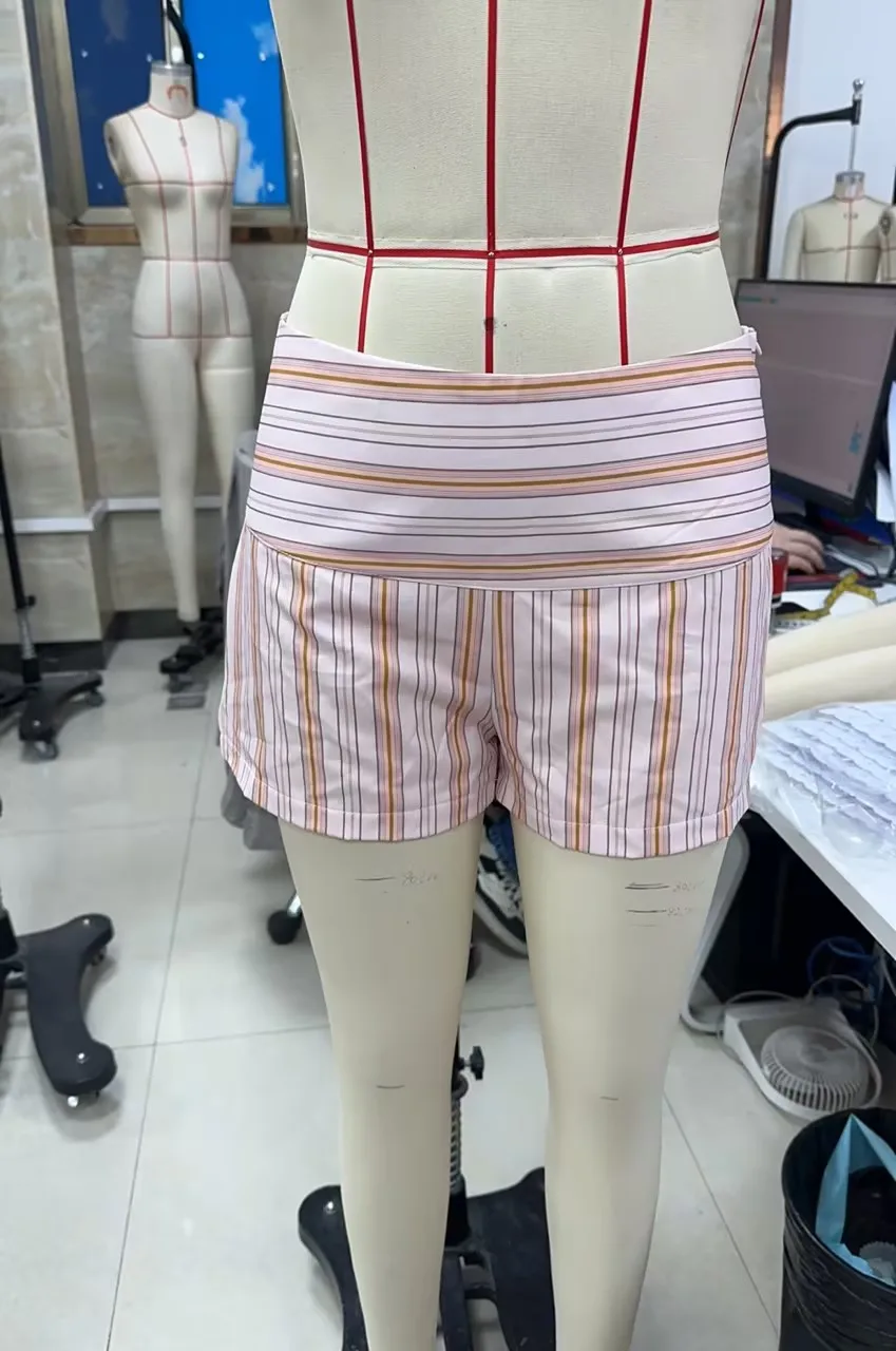 Women Striped Shorts Casual Mid Rise Side Zip-up Mini Shorts for Summer Going Out Daily Office Party
