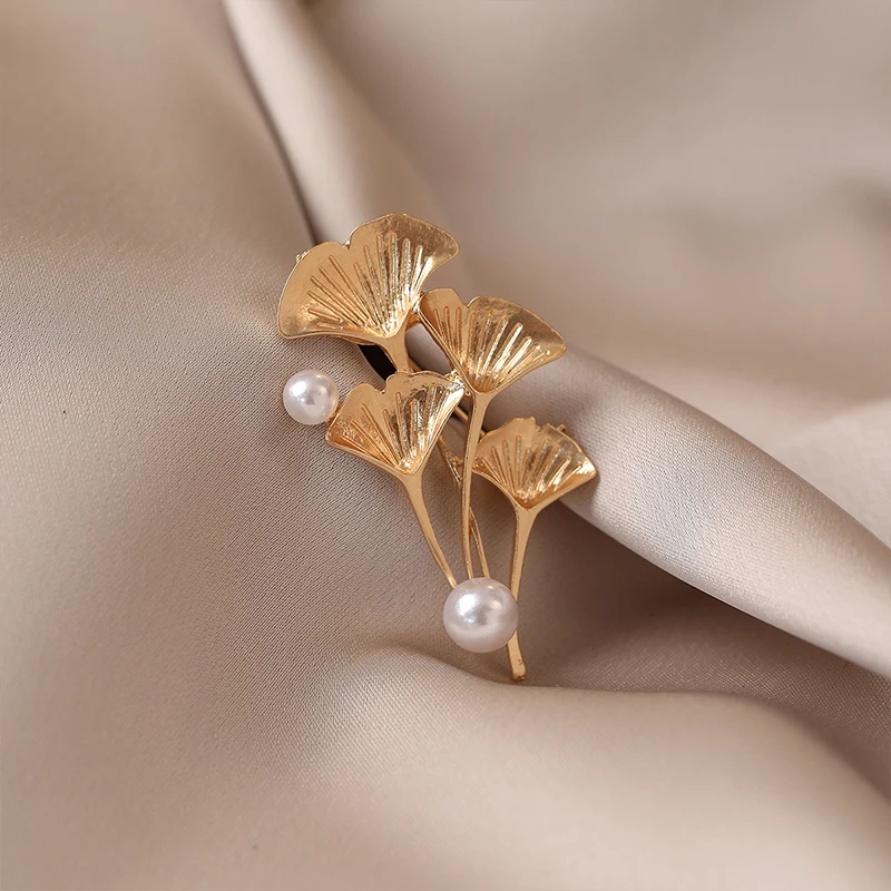 Metal Butterfly Brooch Fashionable Retro Corsage Clothing Pin Anti-Exposure Accessory