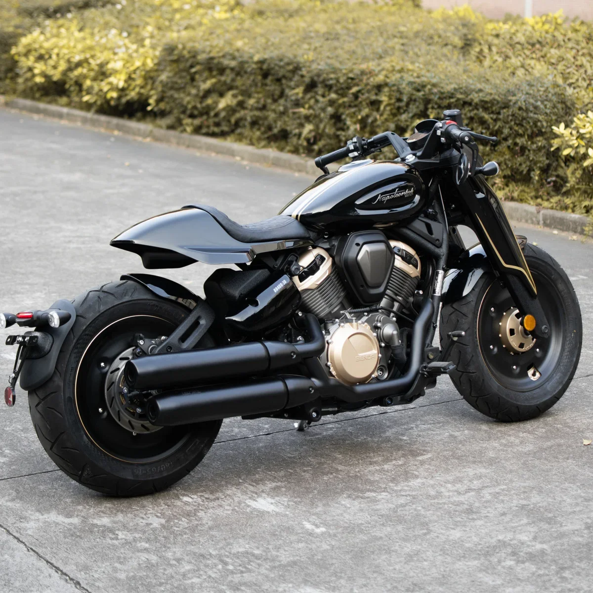 Customized Retro Motorcycle Sport Style Comfortable Flat Double Seat Cushion With Rear Fender for  BENDA NAPOLEON BOB 500