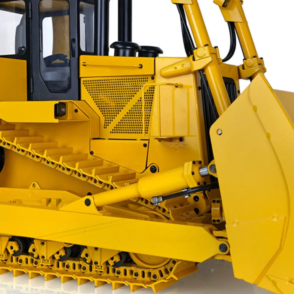 

Metal 1/14 RC Bulldozer Hydraulic DXR2 Remote Control D10T Tracked Dozer Model Professional-Grade Construction Simulation