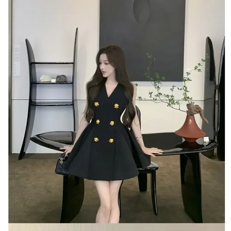 Elegante abito con cinturino in metallo nero con bottoni Abito estivo da donna vintage con scollo a V in vita Abiti corti a trapezio Abiti da festa senza maniche