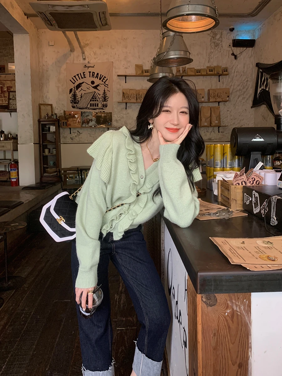 

YANUOYU Women's Sweater Jaet with Lace Design V-Ne Long Sve Button-Up ort Sle Faionable Cardigan Outerwear