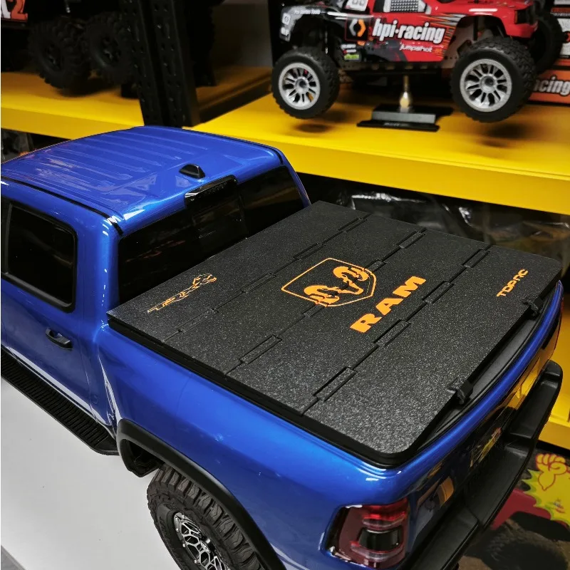 

For KM 1/8 Dodge RAM 1500 RC Crawler Pickup Truck Magnetic Folding Tonneau Cover Rear Tailgate Cover Customized Decoration Parts