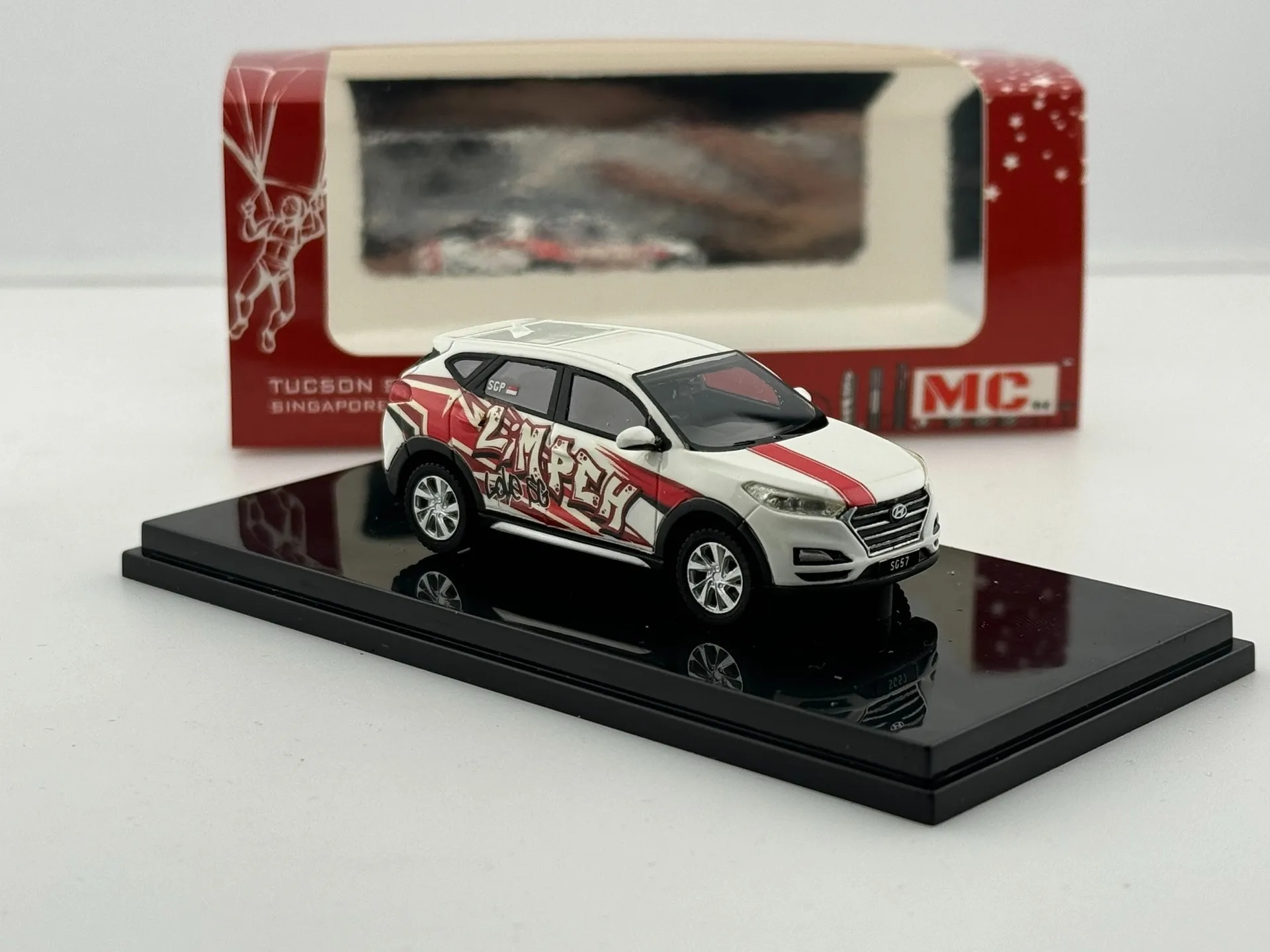 Moulé sous pression MC 1/64 échelle singapour fête nationale spécial sport utilitaire voiture résine modèle de voiture jouet à collectionner cadeau Souvenir affichage