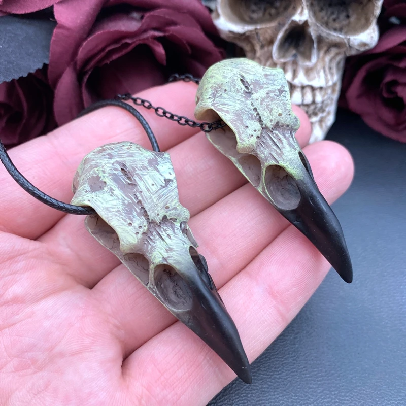 3D Goth Raven Skull Necklace Resin Replica Raven Magpie Crow Gothic Gift Halloween Raven Skull Necklace