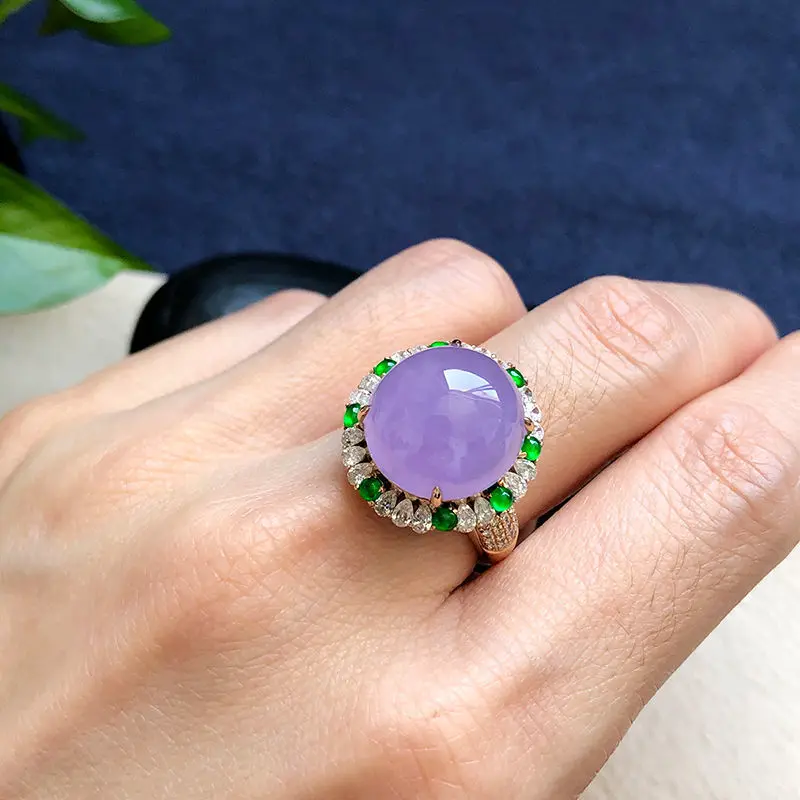 Natürlicher High-Eis-Violett-Chalcedon-Ring mit großem Ei-Gesicht, Silber eingelegte umgebende Diamanten, exquisiter romantischer Damenschmuck