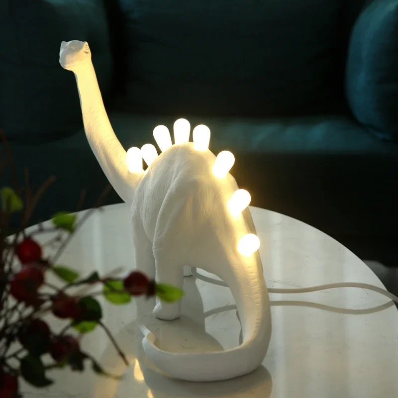 Imagem -02 - Nórdico Dinossauro Resina Led Candeeiro de Mesa Designer Criativo Arte Estudo Quarto Infantil Bedhead Living Modelo Decoração Luz