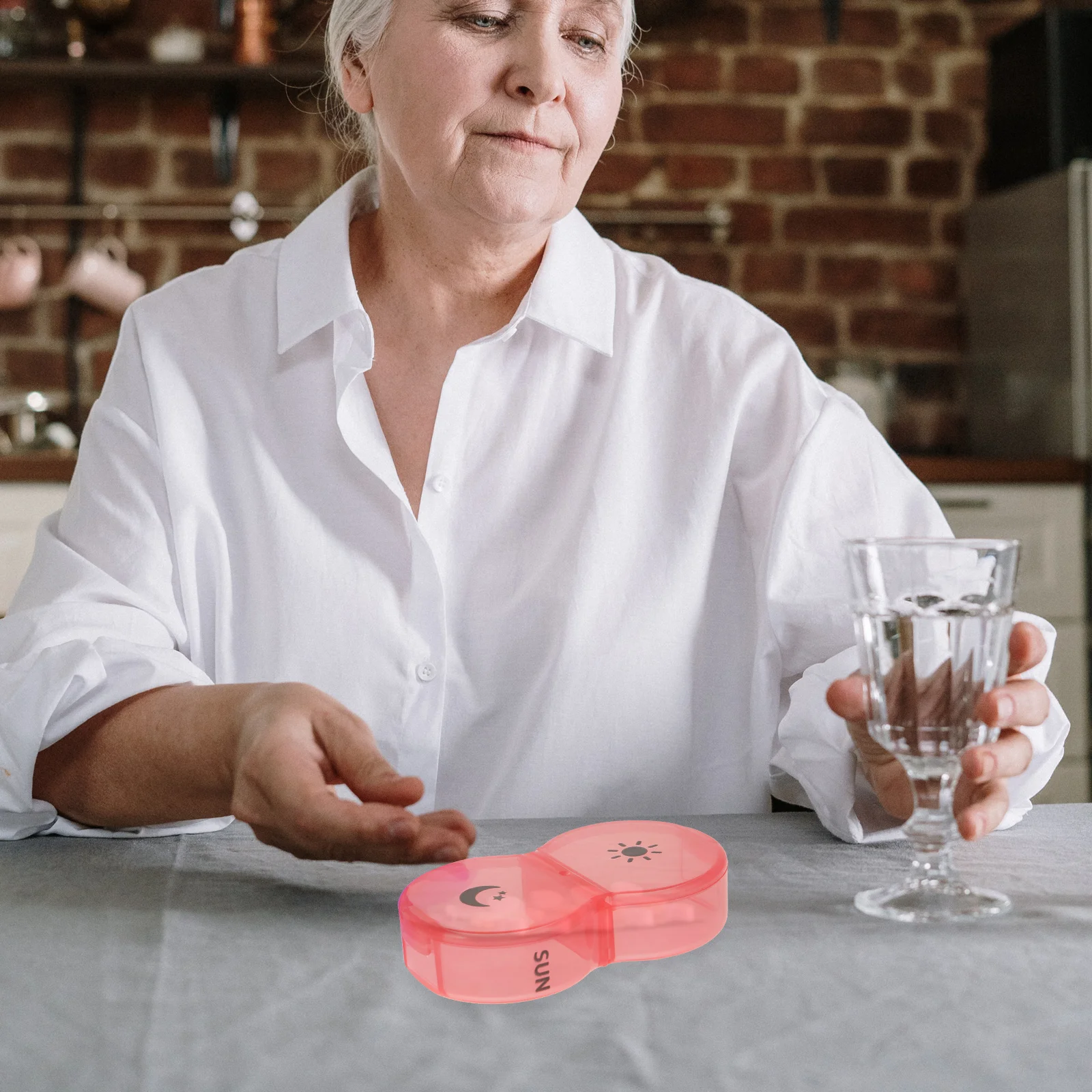 

Weekly Pill Organizer 7-Day Separated Compartments Portable Medicine Case Lightweight Wear-Resistant for Backpack Pocket Travel