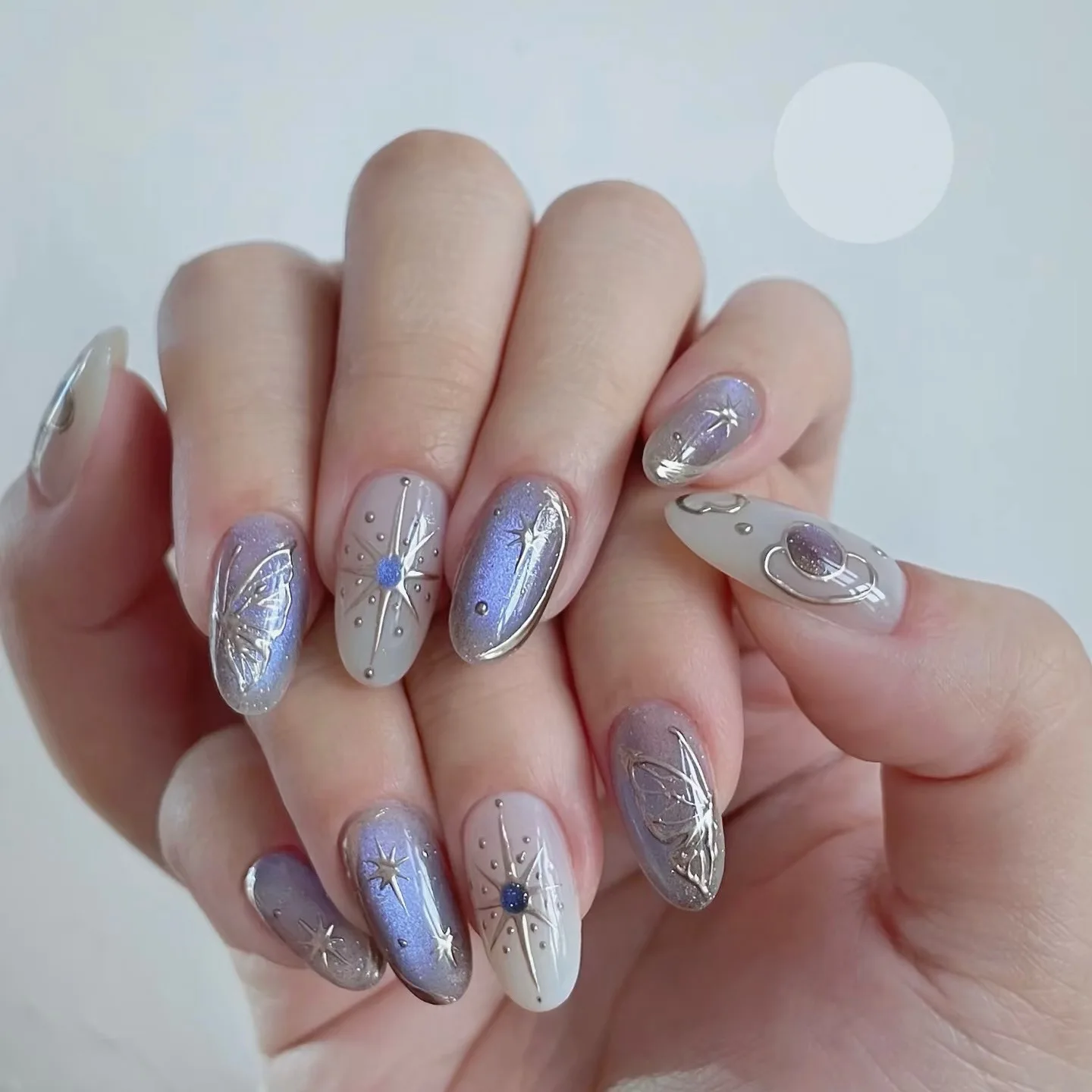 

24pcs Cat's Eye Full Cover Nail Tips Detachable Purple Short Oval Fake Nail Art Starlight Rhinestone Design Press on False Nails