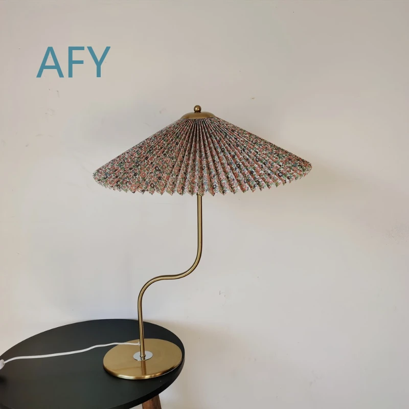 American Retro Pleated Table Lamp for Mushroom Minimalist Bedroom Bedside Light Study Room Decoration Personality Lighting