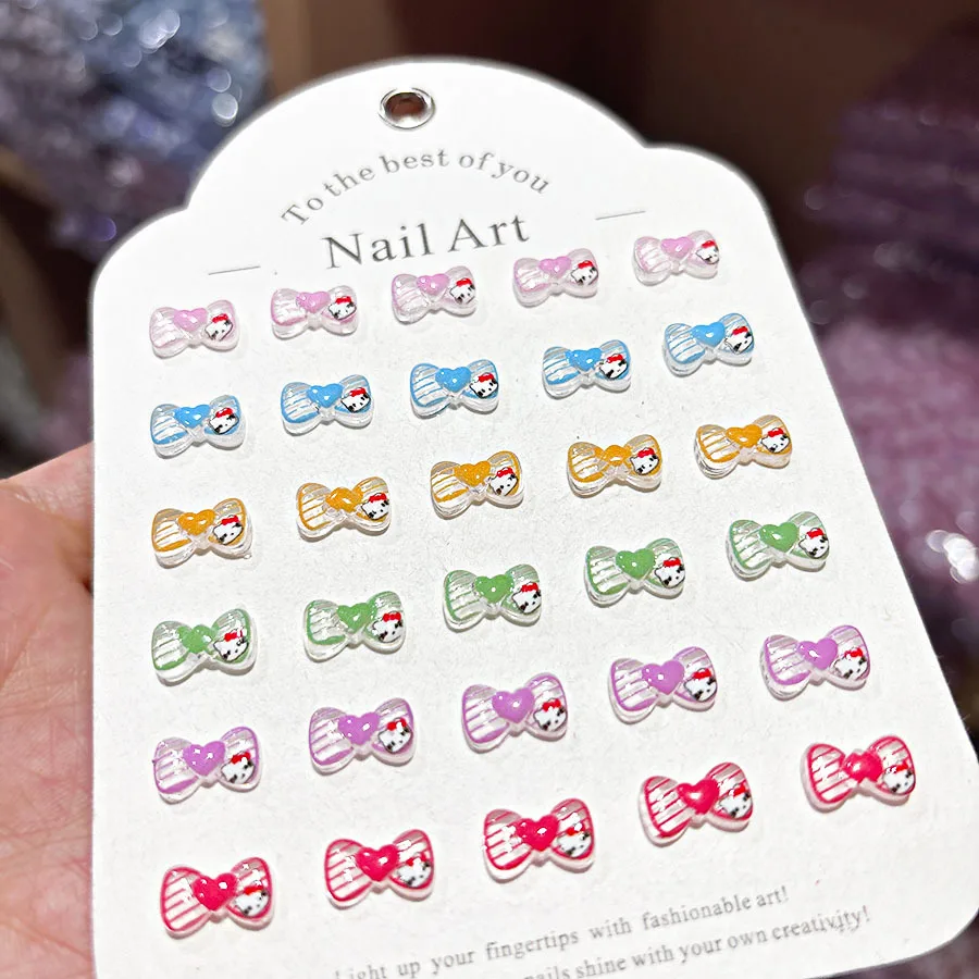 100 Stück/Packung 6,5 x 11 mm Hello Kitty Bow Nagel-Charms – kristallklare Harz-Herz-Nagelkunst, süße 3D-Nageldekoration für Kawaii-Maniküre