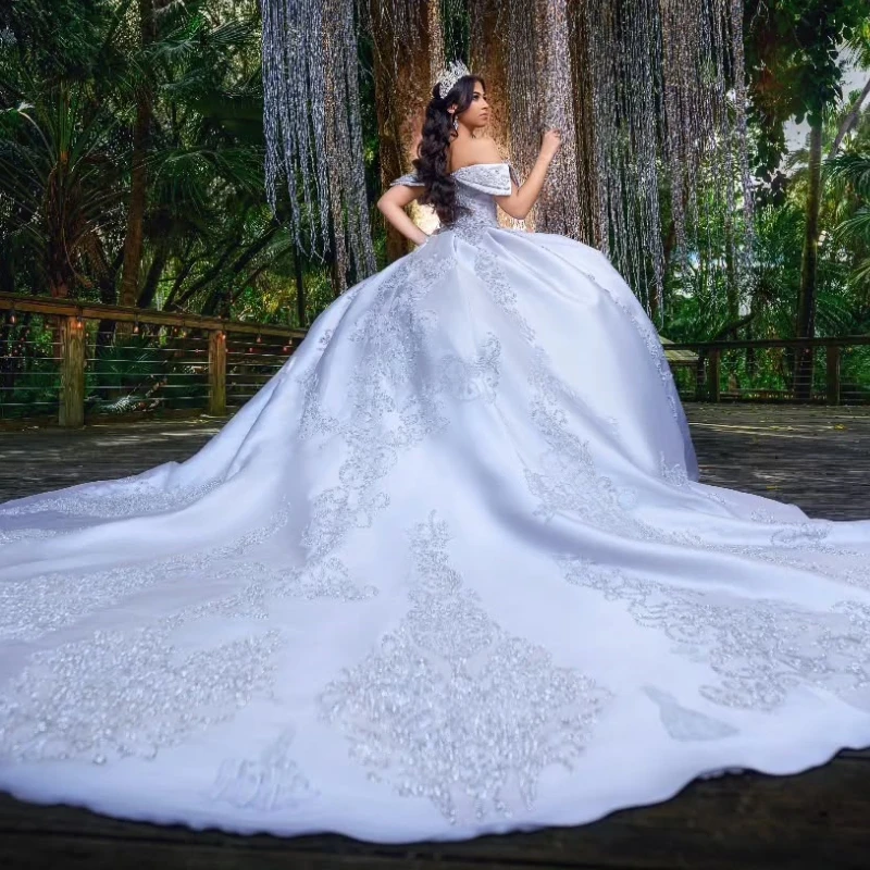 Argenté brillant Quinceanera robes robe de bal hors de l'épaule Applique dentelle perles tulle fête anniversaire doux 16 robes 15 Anos