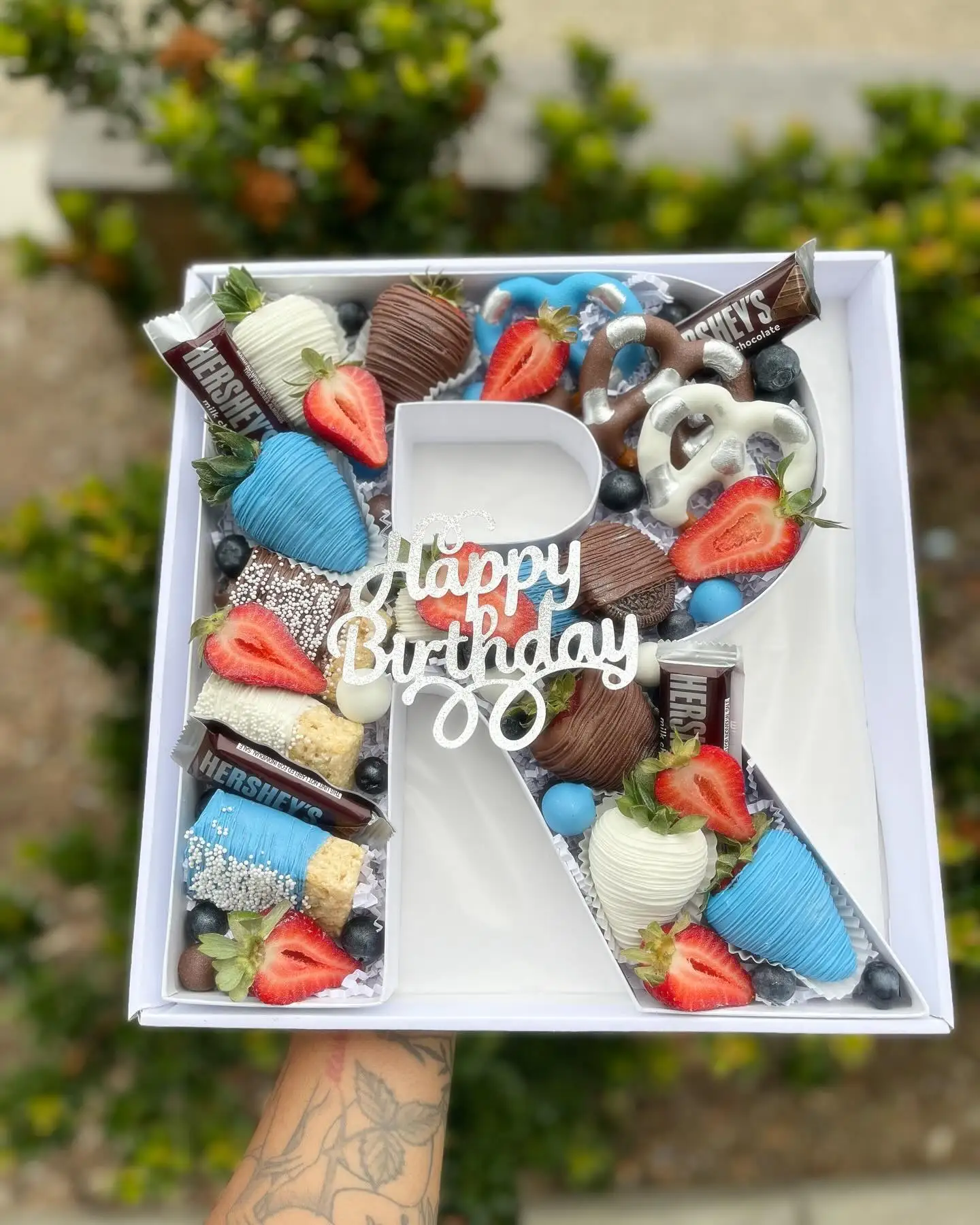 Caixa em forma de letra de papelão fillable para cupcake 3D de 30,5 cm com tampa transparente para arranjo de flores de pastelaria