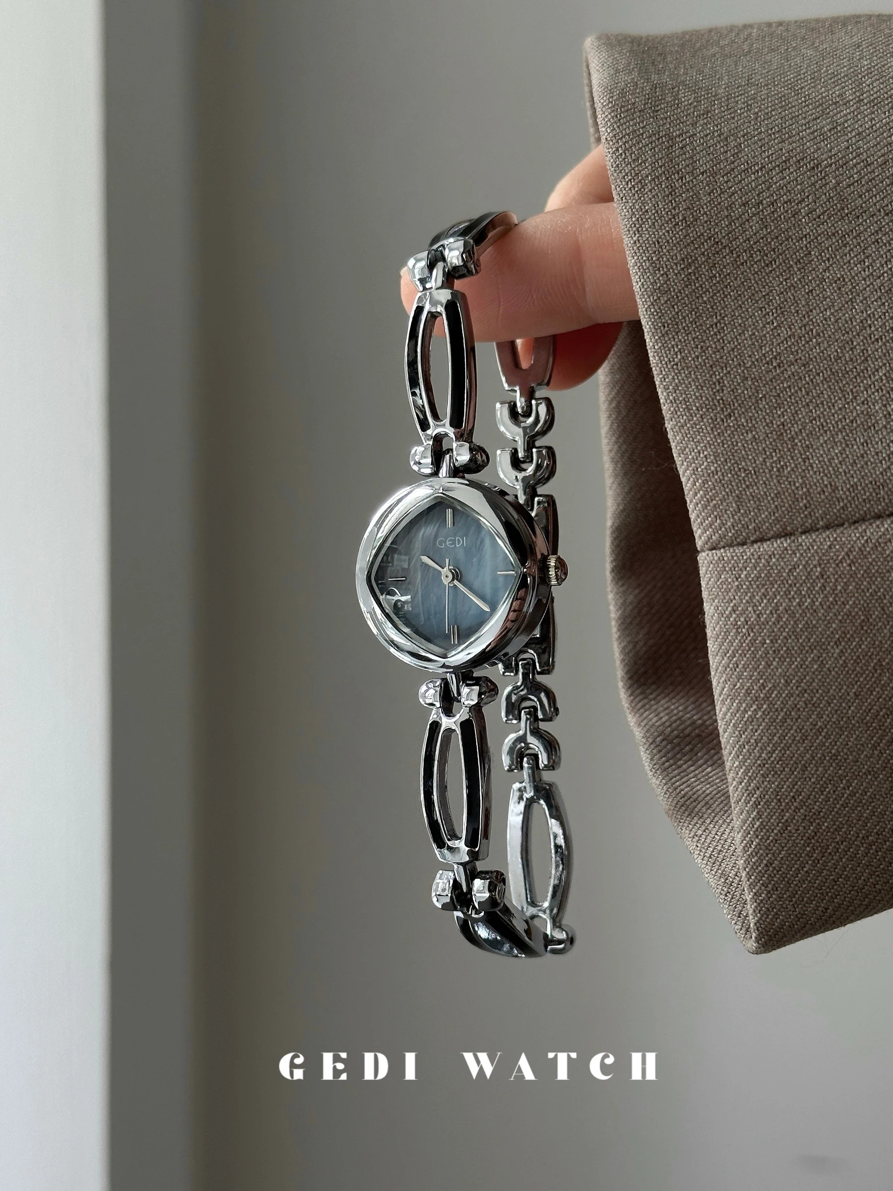 Luxury hollow bracelet watch for women 2025 new style high-end ladies' all-match watch gift for women ladies accessories