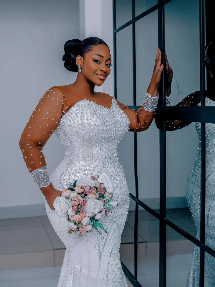 تخصيص شير الرقبة أفريقيا سباركلي اللؤلؤ الترتر فستان الزفاف Vestido De Noiva طويلة الأكمام متواضعة زي العرائس