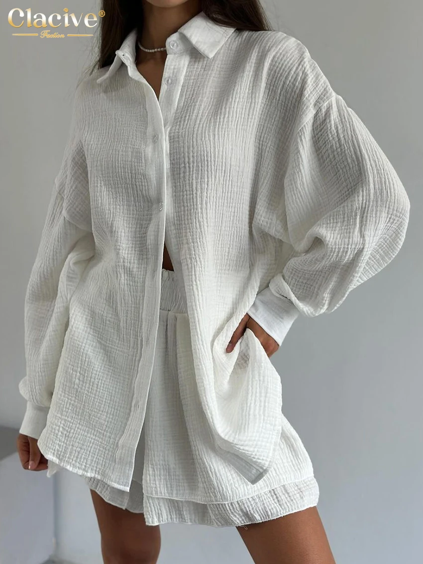 Clacive แฟชั่นหลวมผ้าฝ้ายสีขาวผู้หญิง 2 ชิ้นชุด 2025 เสื้อแขนยาวหรูหราพร้อมกางเกงขาสั้นเอวสูงชุดหญิง