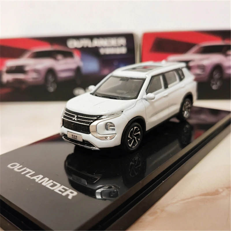 1/64 Mitsubishis Outlander SUV Alloy Car Model Diecasts Metal Toy Vehicles Car Model Simulation Miniature Scale Childrens Gifts