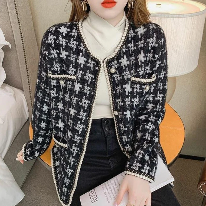 New Women Clothes Korean Fashion Luxury Chic Elegant Button Knitted Cardigan Female Casual O Neck Long Sleeve Loose Sweater Coat