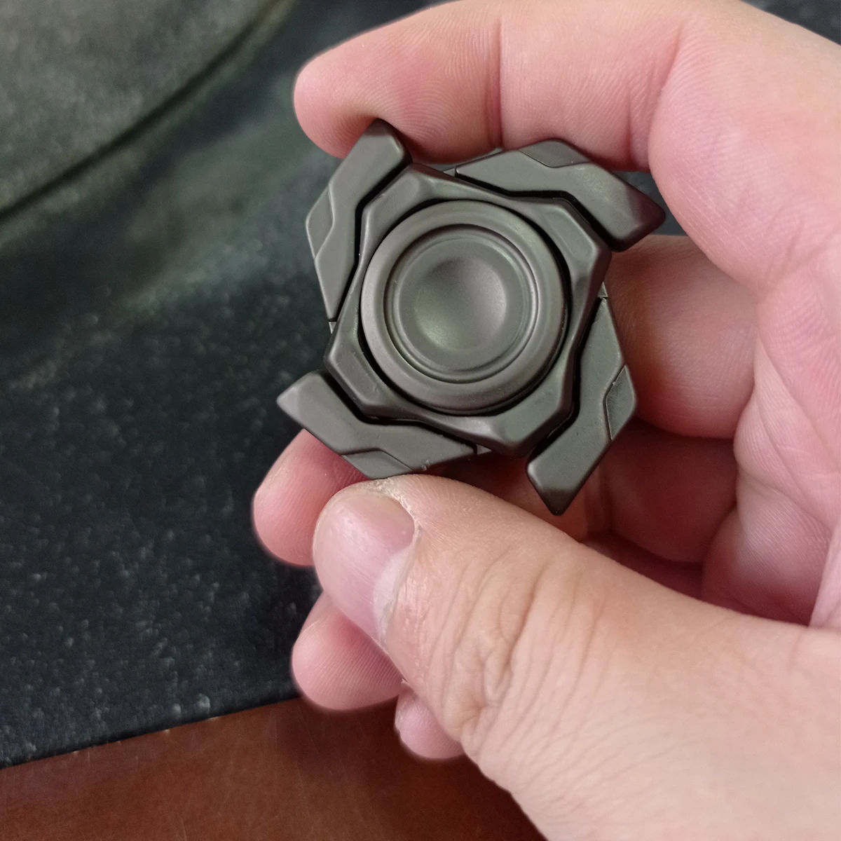 EDC deformable gyroscope mini open-armor gyroscope fingertip toys magnetic metal toys to relieve anxiety and stress