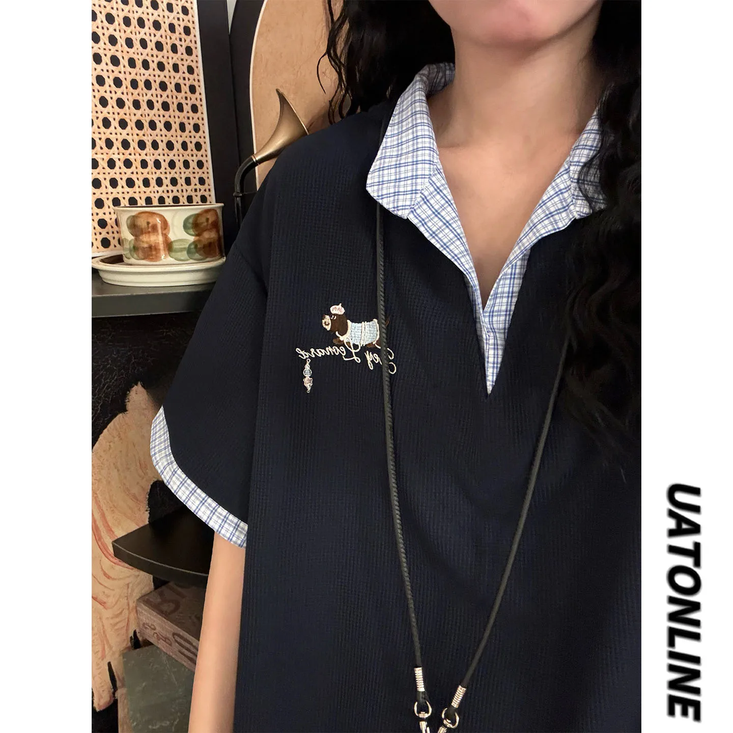 

UATONLINE2026 Summer Japanese Retro Dog Embroidery Short Sleeve V-Neck T-Shirt Women's Trendy Loose Fit Shirt