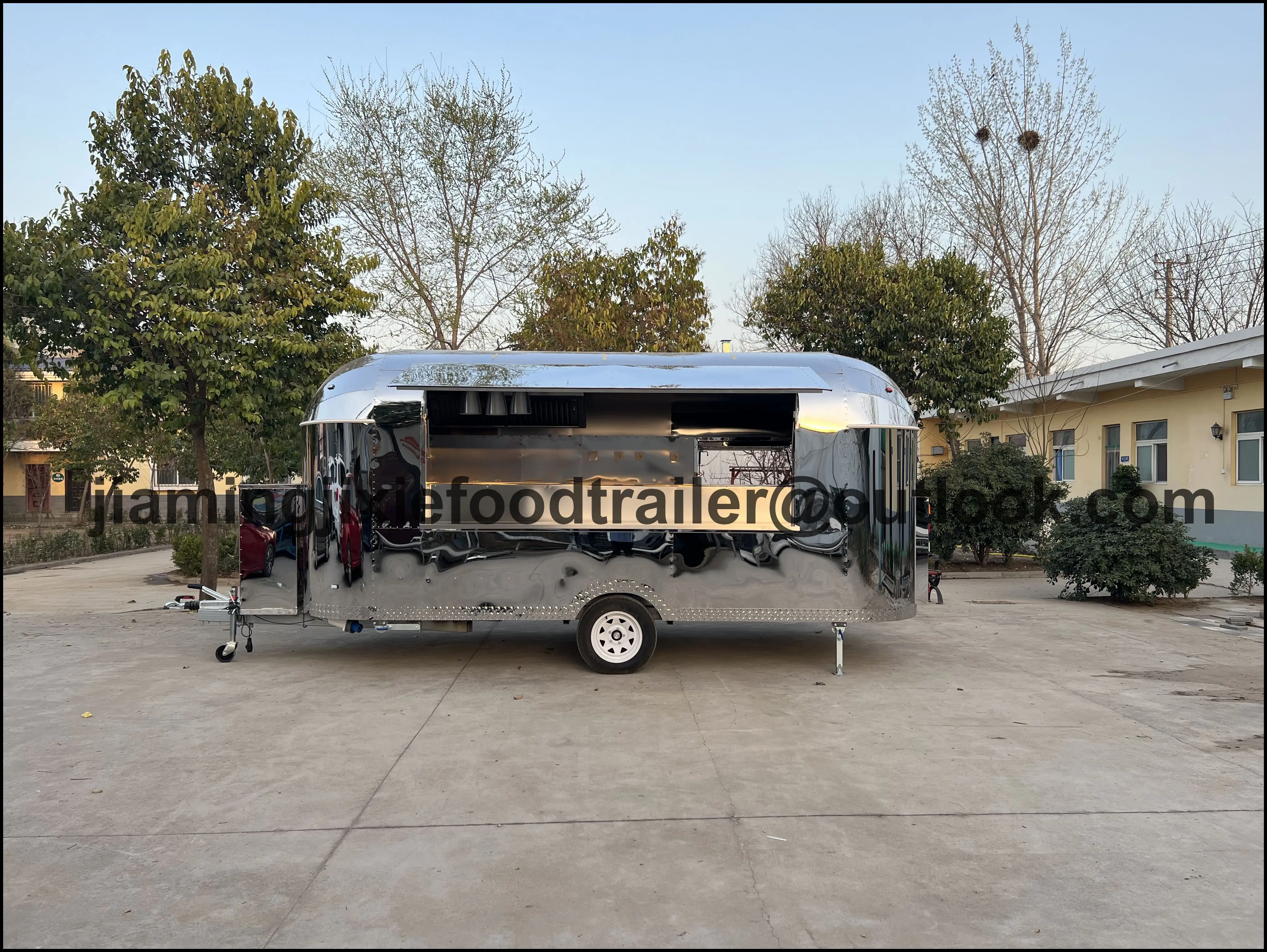 

Outdoor Bar Mobile Kitchen Catering Trailer Fully Equipped Hot Dog Ice Cream Coffee Pizza Food Truck with Full Kitchen