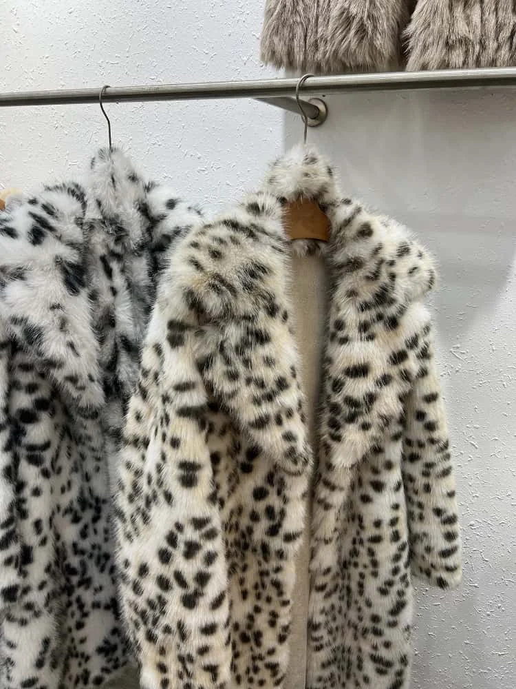 Vintage Luxury Leopard Faux Fur Long Coats For Women Loose Long Sleeve 2025 Winter Fashion Casual Thicken Female Elegant Outwear