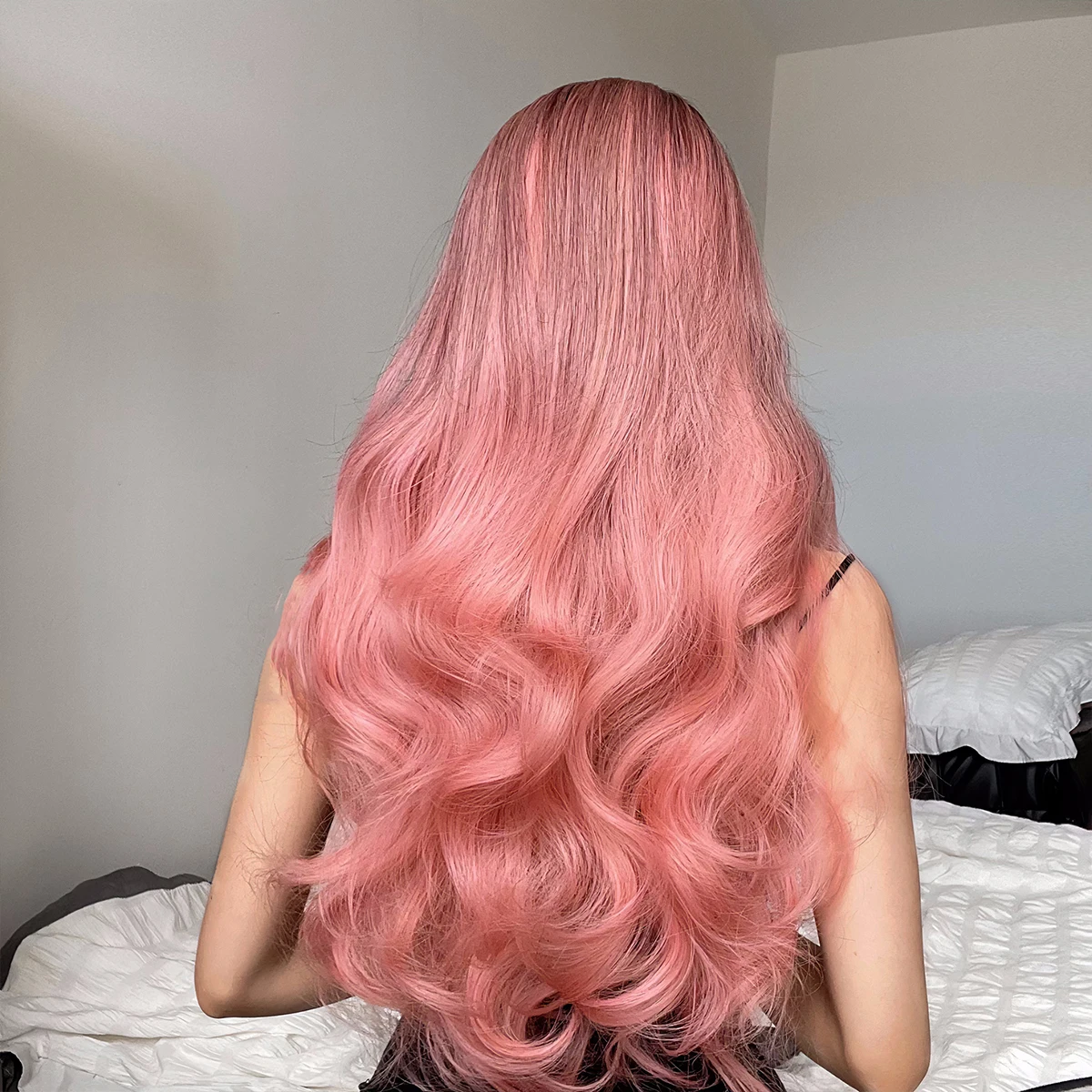 Middle Part Ombre Pink Synthetic Wig Long Wavy Natural Hair Wigs for White Women Pink Cosplay Party Lolita Wig Heat Resistant