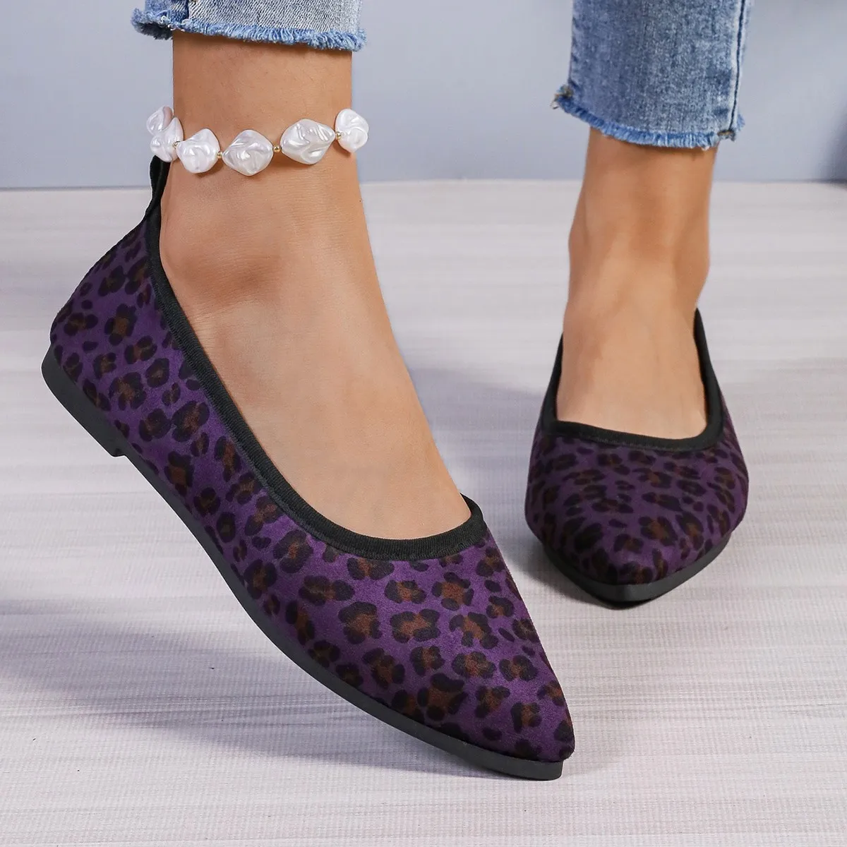 Nuevo 2025 moda Primavera boca baja zapatos individuales mujeres planas puntiagudas tacón bajo zapatos casuales cómodos estampado de leopardo