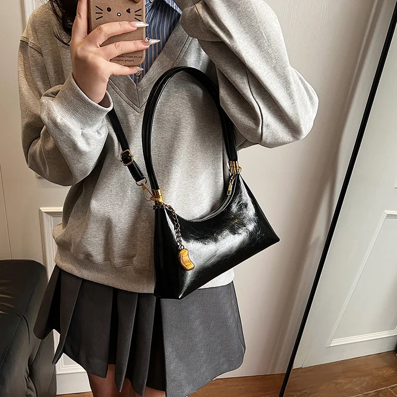 

High-end sense of underarm bag women's 2025 four seasons new niche fashion western-style solid color one-shoulder messenger bag