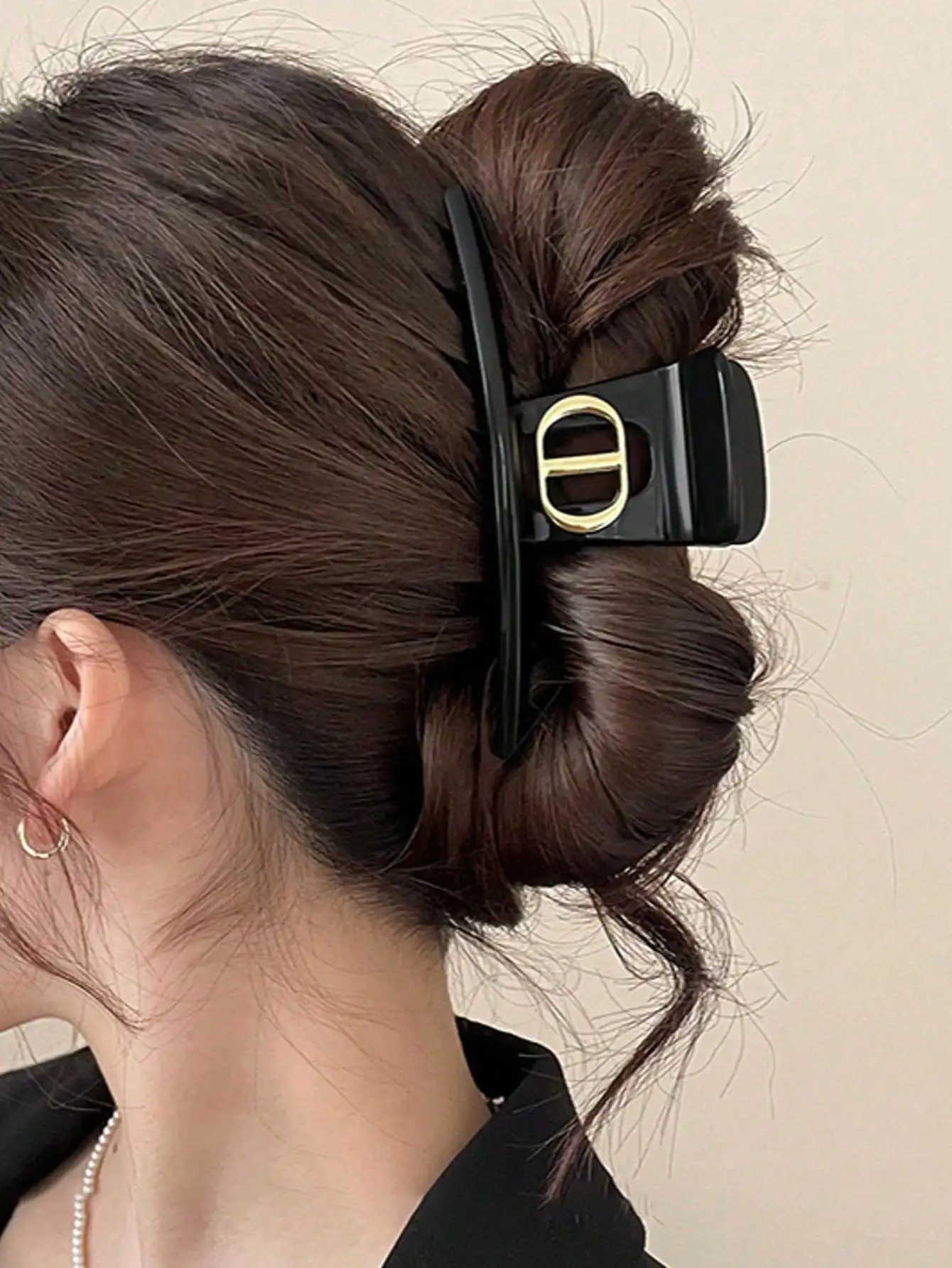 

1pc Large Hair Clip | Women's Fashion Hair Clip | Secure Hair Styling Accessory | Suitable For Updos, Buns And Various Hairstyles | Suitable For Daily, Office, Special Occasions | Suitable For All Hair Types | Elegant And Fashionable To Enhance Daily Look