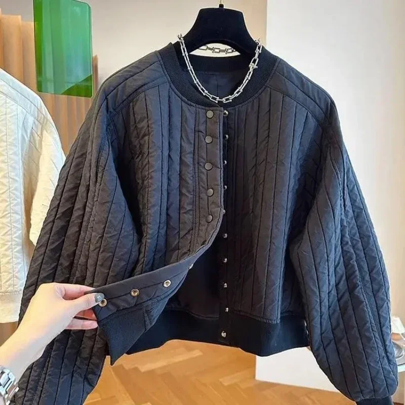 

Осень-зима 2024, новая высококачественная супер красивая свободная повседневная легкая куртка на хлопковой подкладке, короткая куртка на хлопковой подкладке...