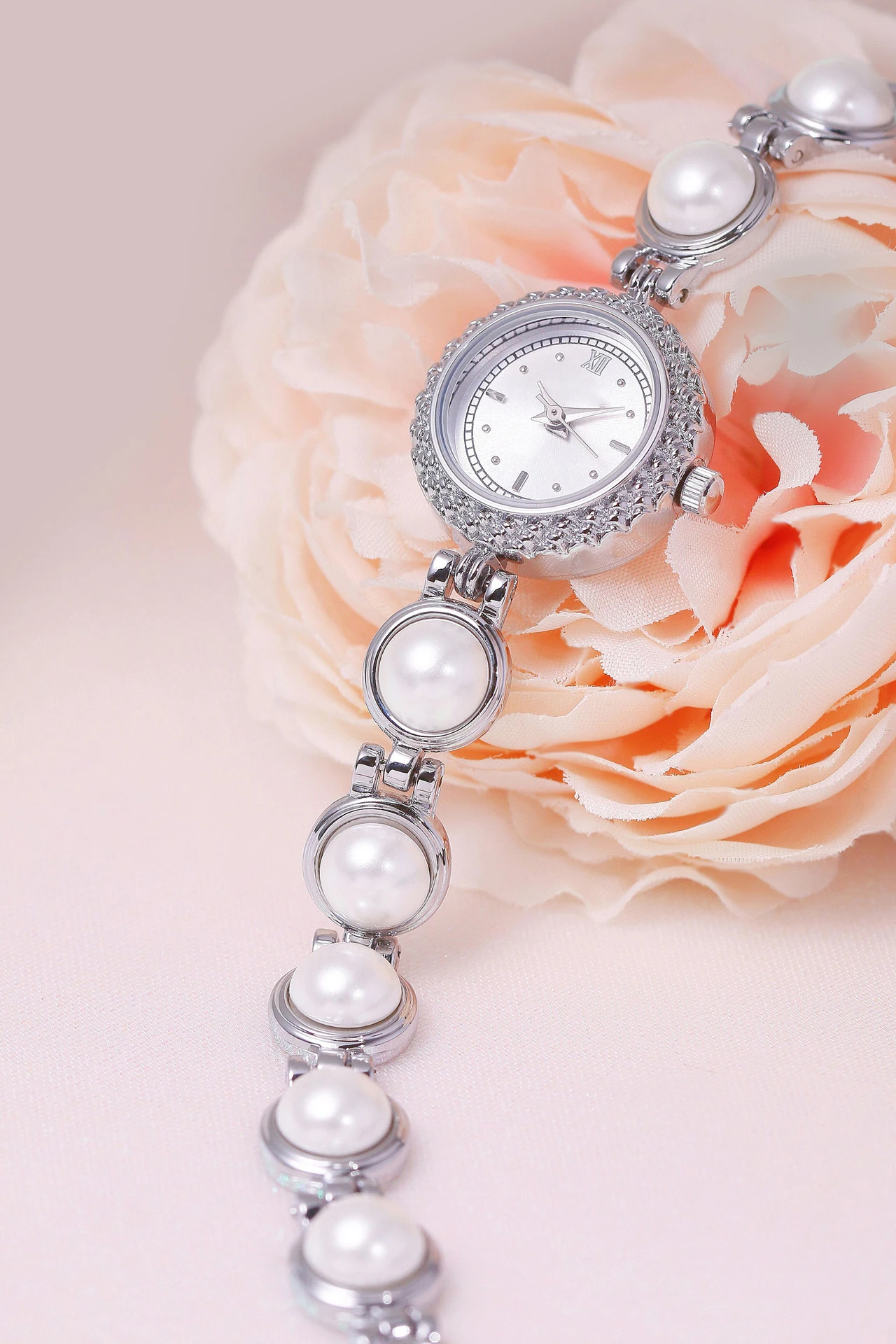 Ladies simple fashion with pearl quartz bracelet watch