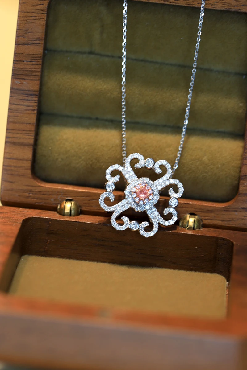 KUGG 100% 18K White Gold Necklace Women Real Natural Pink Diamond Pendant Necklace Elegant Palace Style High Wedding Jewelry