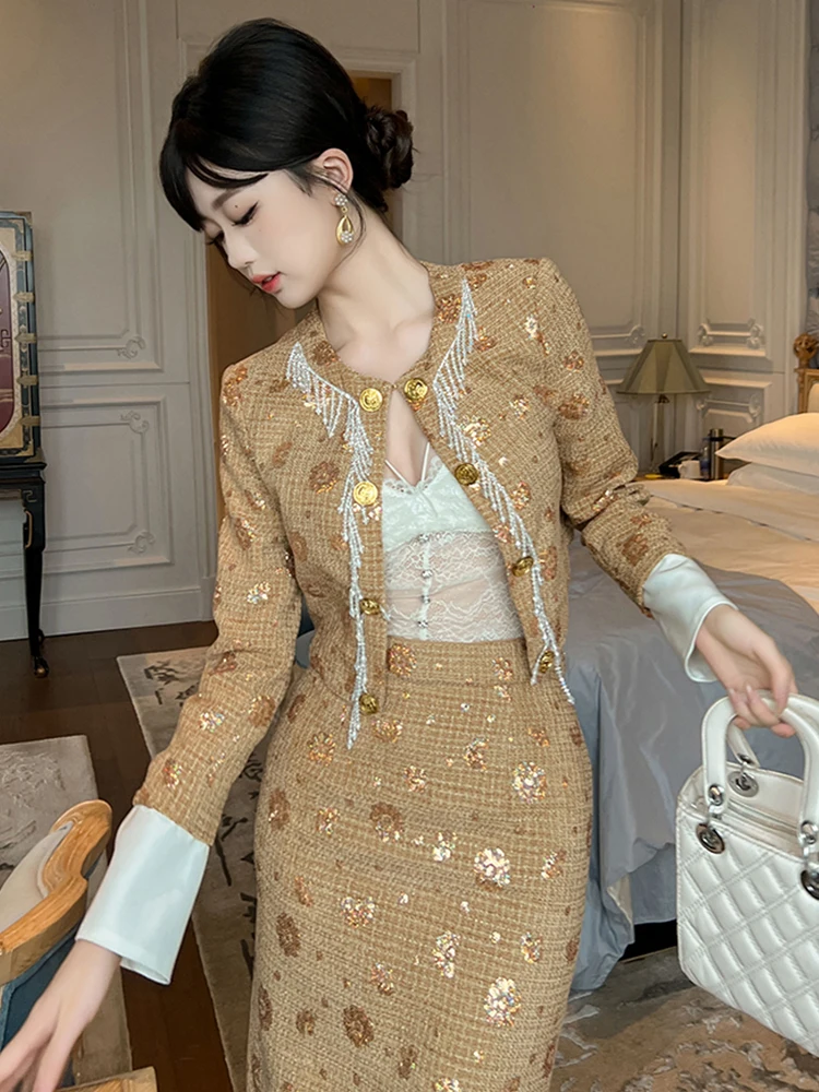 Luxury Short Jacket for Women Elegant Tweed Coat Shiny Sequins Pearl Double Breasted Buttons Tops Clothes Office Party Spring