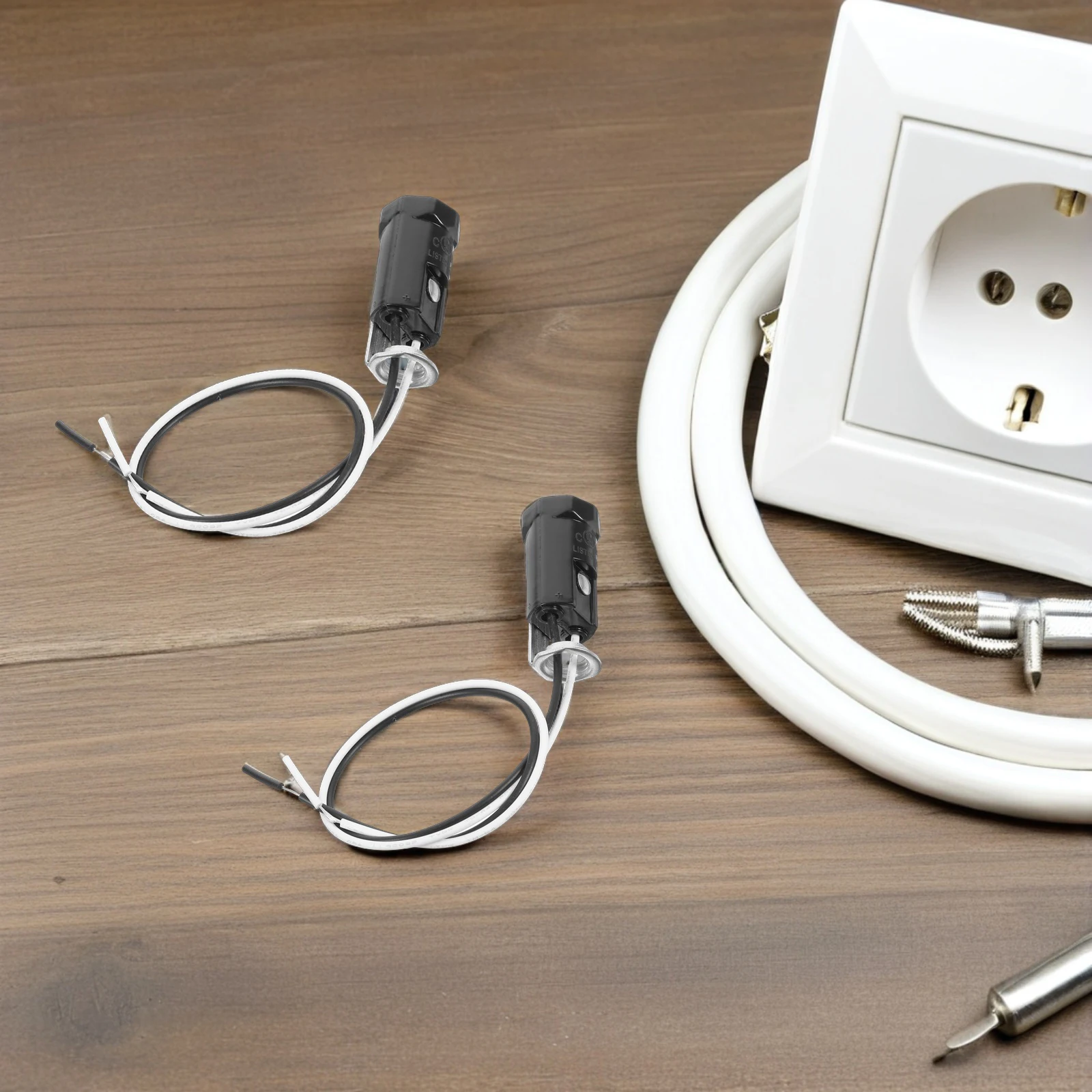 

3pcs E12 Lamp Holder Plug-in Socket Durable Stable Easy Installation Versatile Application Chandelier Lamp