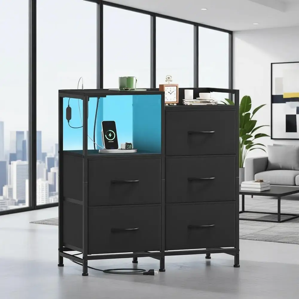 

Прикроватная тумбочка с зарядной станцией и LED-подсветкой для спальни, с широким пространством для хранения, тканевыми корзинами и открытыми полками