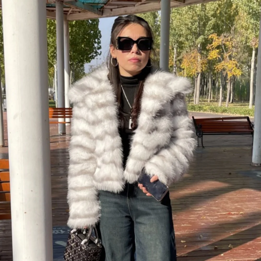 2025 New Fashion Streak Gradient Fluffy Fur Coat Women High Streetr Luxury Big Fur Collar Faux Fox Fur Jacket Female Overcoats