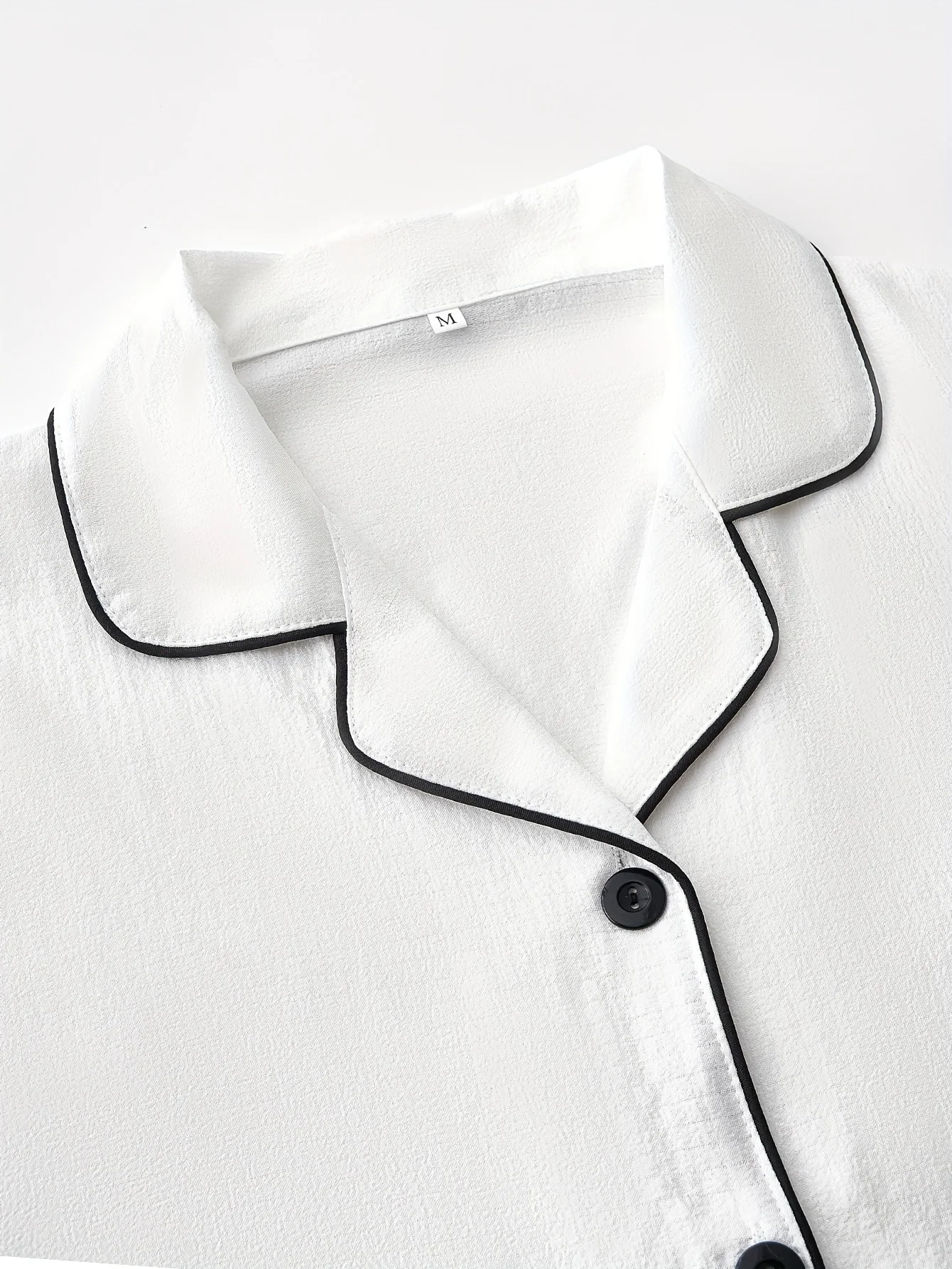 Damen-Pyjama-Set mit langen Ärmeln – lässiges, einfarbiges Oberteil mit geknöpfter Tasche und langer Hose, gewebter Polyester-Pyjama für Erwachsene für den Herbst/ – Detail 9