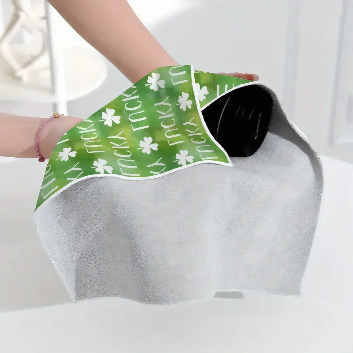 Self-Adhesive Reusable Cloth for Travel  Lucky Clover Print, Anti-Scratch Protective Cover for Cameras Photography Accessories