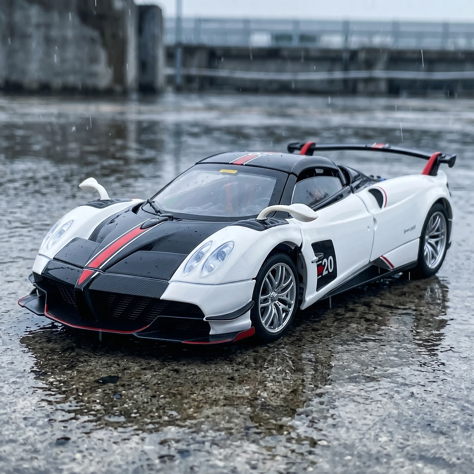 1:32 Huayra BC Track Focused Ultimate Supercar Alloy Metal Diecast Model Car Simulation Home Trendy Ornaments Collection