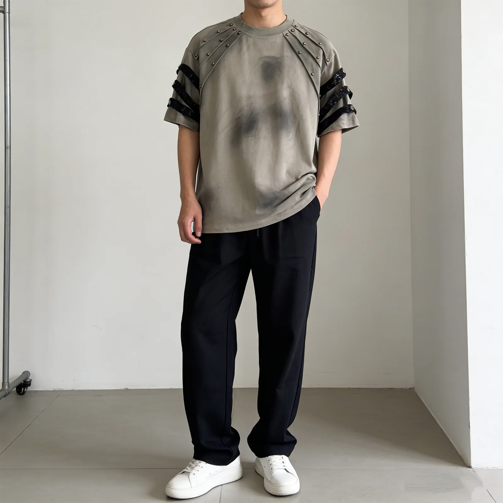 Men's Punk Rivet Leather Straps Short Sleeve T-Shirt Y2k Streetwear Gradient Wash Crew Neck Tee Oversized Distressed Tshirts