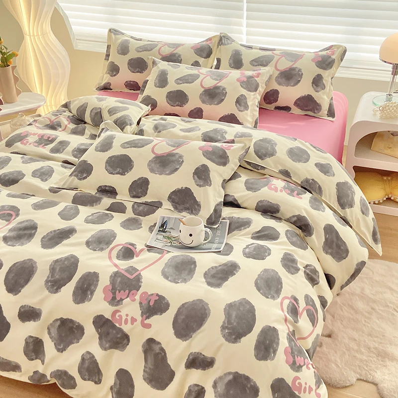 4PC Cool Grey Pink Leopard Print Bedding Set, Soft Breathable All-season Bedding for Girly Bedrooms & Homestays