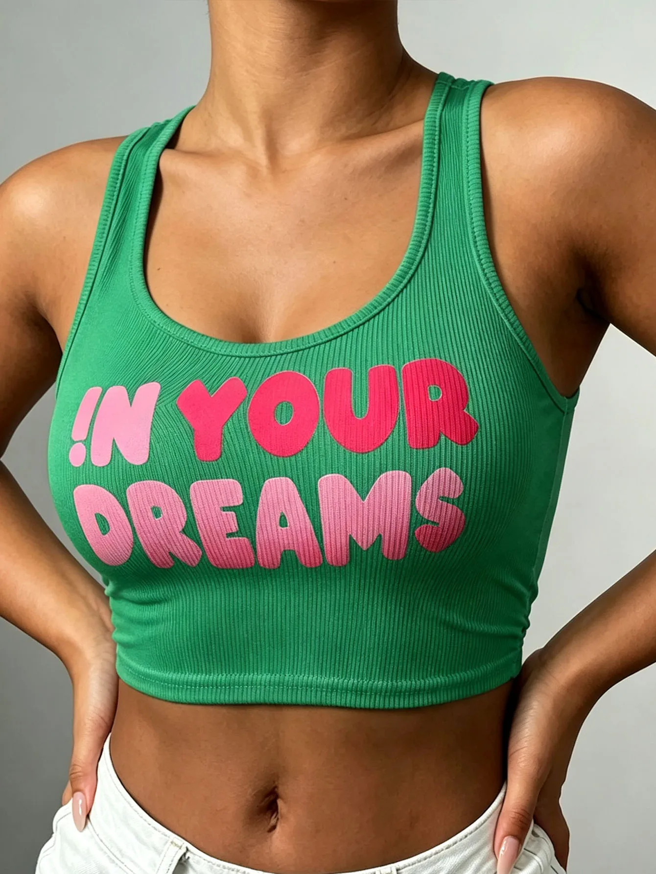 Women's short strapless tank top, trendy and sexy summer outfit, slimming and figure-flattering, stylish and stunning top